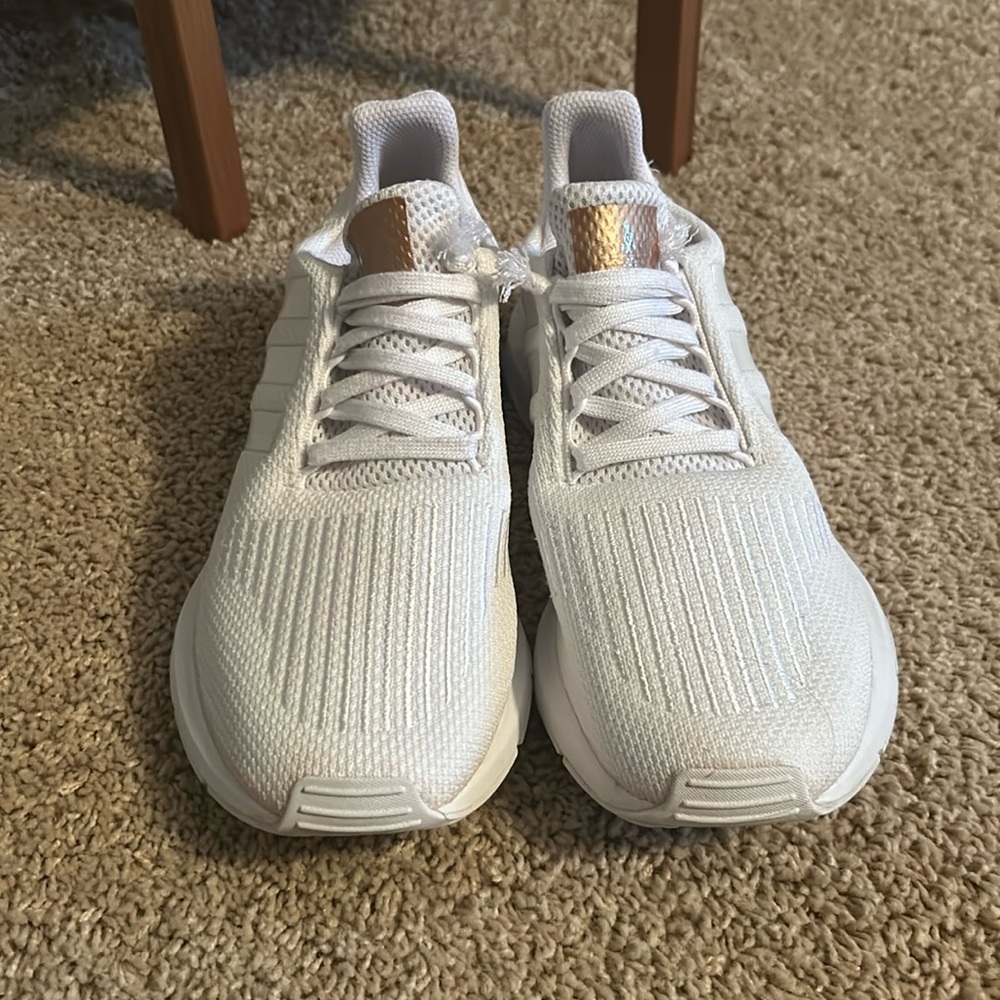 Adidas shoes. Size 10. Missing insoles.